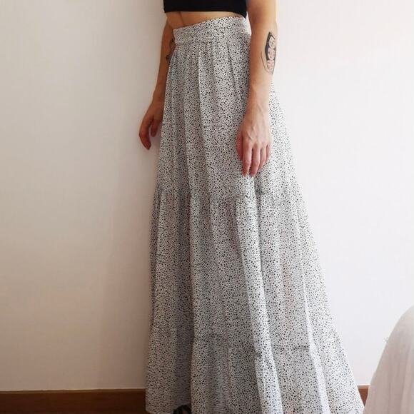 H&M Dresses & Skirts - H&M white and black polka dot skirt ⚫️⚪️